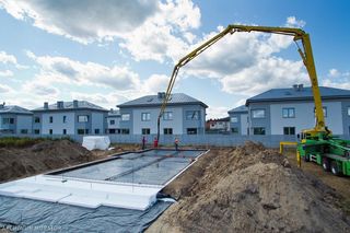 Wylewanie betonu w skrajnych temperaturach. Czy można układać beton w upały i na mrozie?