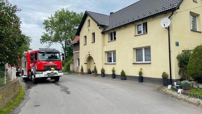 Makabra w Ścinawce Dolnej. Najpierw zabił znajomego, potem podpalił jego dom