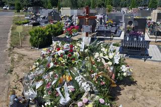 Grób Dawida utonął w kwiatach. Torunianin zmarł po ciężkiej chorobie