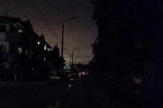 Ulice na wrocławskim osiedlu toną w ciemnościach. Dlaczego latarnie nie świecą?