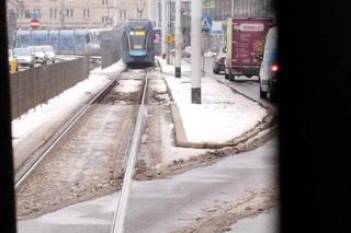 Tramwajowy armagedon we Wrocławiu. Awarie torowisk, tramwajów i wściekli pasażerowie MPK 