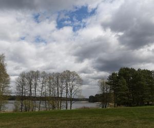 To jezioro na Mazurach jest niemal nietknięte przez człowieka. Nie wolno tam nawet krzyczeć