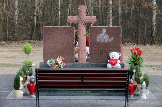 Grób Krawczyka znowu został okradziony