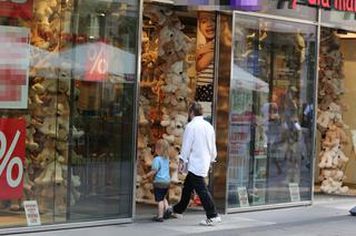 TWARDY SCYZORYK MIĘKNIE PRZY SYNU.