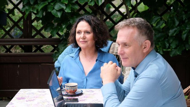 M jak miłość odc. 1825. Marysia (Małgorzata Pieńkowska), Artur Rogowski (Robert Moskwa)