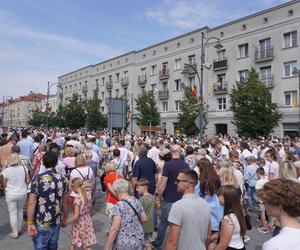 Boże Ciało 2024. Tłumy wiernych przeszły w procesji ulicami Białegostoku