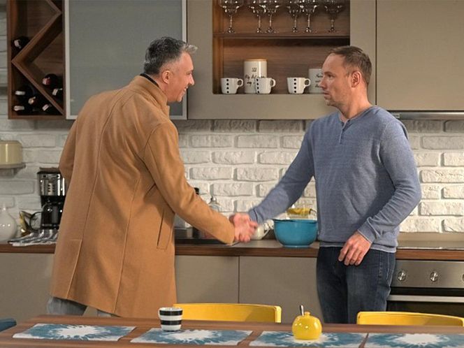 Pierwsza miłość, odcinek 4004: Artur (Łukasz Płoszajski), Janek (Maciej Mikołajczyk)