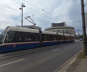 Szklana fasada Opery Nova nabiera kształtów. Rozbudowa wkracza w decydującą fazę!