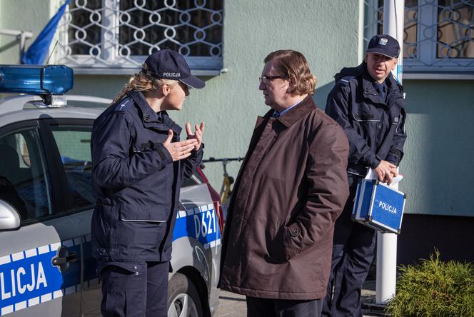 To nie koniec świata odcinek 12. Nora (Ewa Konstancja Bułhak), burmistrz (Paweł Królikowski)