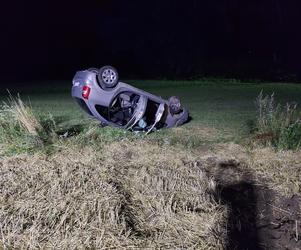 PILNE! Dachowanie w Pawłowie! Kierowca przeciął skrzyżowanie