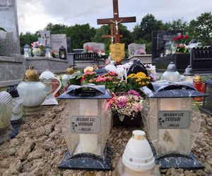 Skromny grób Justyny i Zbyszka na cmentarzu w Limanowej 