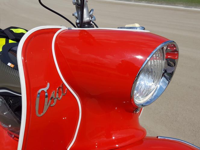 Osy kręciły kółka na stadionie żużlowym w Lesznie. Ogólnopolski zlot skuterów Osa Osieczna-Leszno 