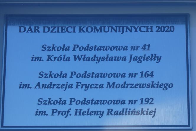 Dary ołtarza dla wspólnoty - gabloty w par. Chrystusa Króla
