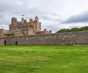 Schowają upadłego księcia w nawiedzonym zamczysku! Duchy to codzienność