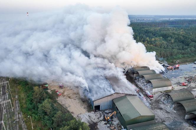 Ogromny pożar w Koniecpolu. Dogaszanie może potrwać kilka godzin