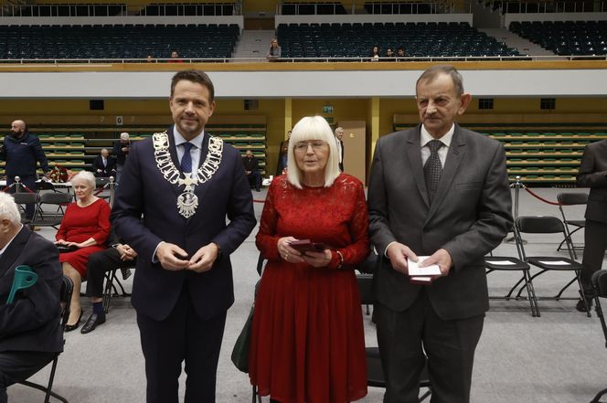 Te pary przeżyły w małżeństwie ponad 50 lat. Prezydent ich za to nagrodził