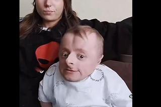 Mikrocypek oświadczył się 20-latce