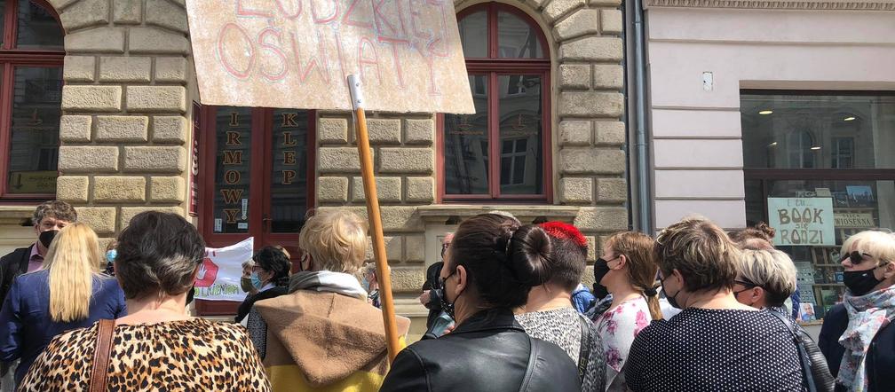 Łódź. Protest pracowników szkół