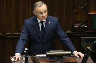 Dostrzegli rękę prezydenta Dudy po wypadku 