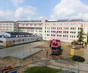 Budowa Szpitalnego Oddziału Ratunkowego na Tochtermana idą zgodnie z harmonogramem 