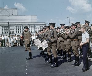 QUIZ PRL. Od Lenino do „fali”: Sprawdź, czy przetrwałbyś w wojsku PRL. Tylko dla orłów!