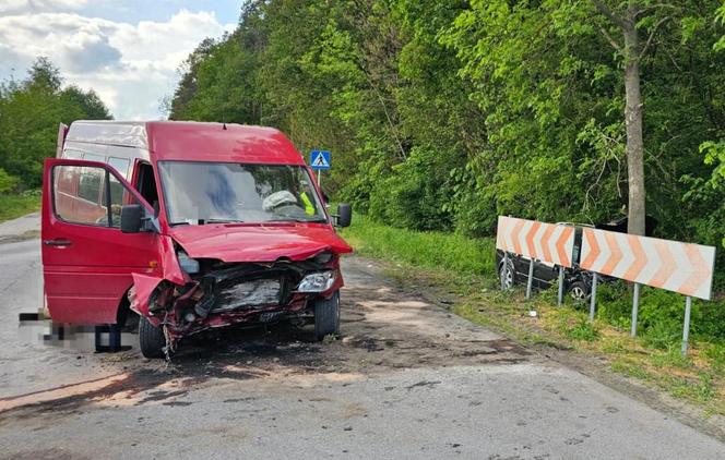 Zderzenie dostawczaka i osobówki. Dwoje dzieci trafiło do szpitala