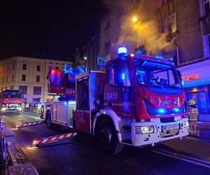 Groźny pożar w Bielsku-Białej. Sześć osób trafiło do szpitala, w tym troje dzieci