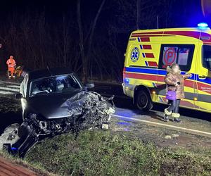 Nastolatek wymusił pierwszeństwo. Z auta wyleciał fotelik dla dziecka. Trzy osoby ranne, w tym 5-letni maluszek