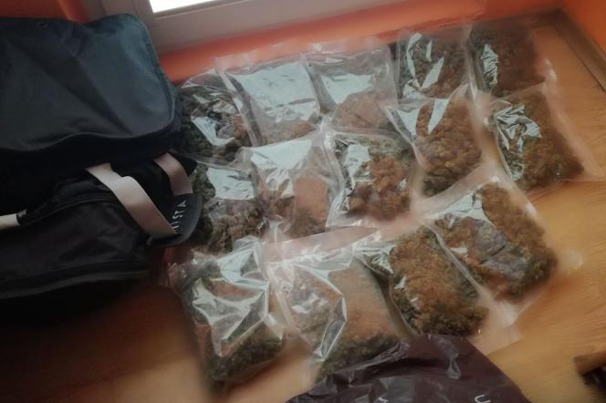 Podczas zatrzymania policjanci zabezpieczyli ponad 2 kg narkotyków