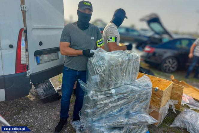 Wielki cios w narkobiznes, policjanci zlikwidowali magazyn narkotyków w Warszawie