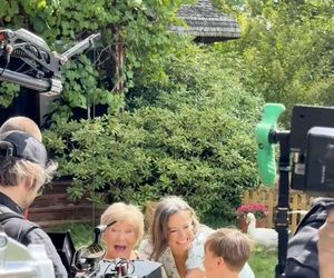 M jak miłość. Barbara (Teresa Lipowska), Magda (Anna Mucha), Misiek (Aleksander Bożyk)