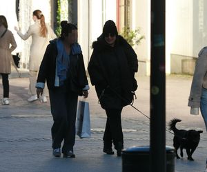 Krystyna Janda w Sopocie zamiast wdychać jod - kurzy jak lokomotywa!