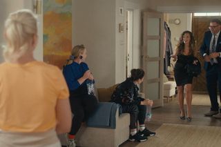 Rodzinka.pl 17 sezon odc. 293. Ludwik (Tomasz Karolak)Rodzinka.pl odc. 293. Ludwik (Tomasz Karolak), Agata (Wiktoria Gąsiewska), Viola (Magdalena Stużyńska), Marysia (Agata Kulesza), Natalia (Małgorzata Kożuchowska)