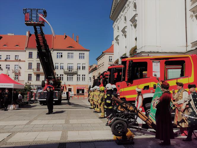 Uroczystość nadania sztandaru Komendzie Miejskiej Państwowej Straży Pożarnej w Kaliszu