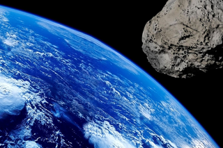 Asteroida wielkości wieży Eiffla pędzi w kierunku Ziemi