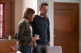 Na Wspólnej odc. 2892. Basia (Grażyna Wolszczak), Krzysztof Smolny (Łukasz Konopka)