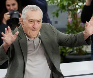 Robert De Niro został fryzjerem. Zrobi nawet pasemka!