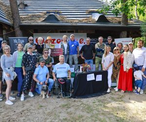 Jacek Rozenek z żoną i trzema bestiami, syn Łącz bez koszulki, a Jarosińska - nieprzyzwoicie... skromna. Aktorzy łowią!