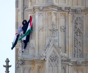   Zamknięto obszar wokół Big Bena. Na wieżę wspiął się mężczyzna z flagą Palestyny