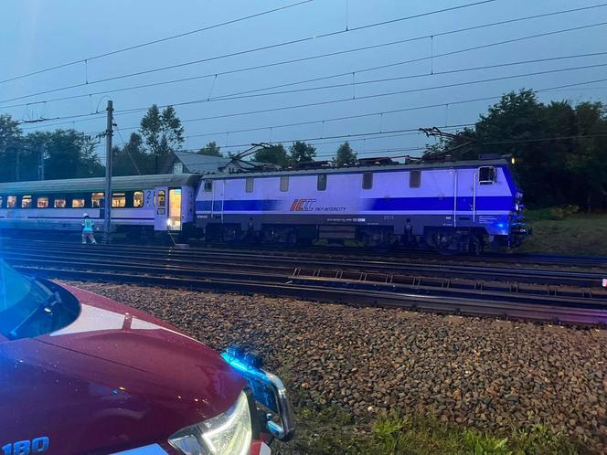 W Krzeszowicach pociąg relacji Oświęcim-Kraków potrącił mężczyznę. Wypadek okazał się śmiertelny