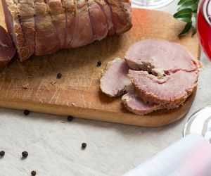 Domowa szynka gotowana z ziołami [wędlina na zimno albo danie mięsne na ciepło]