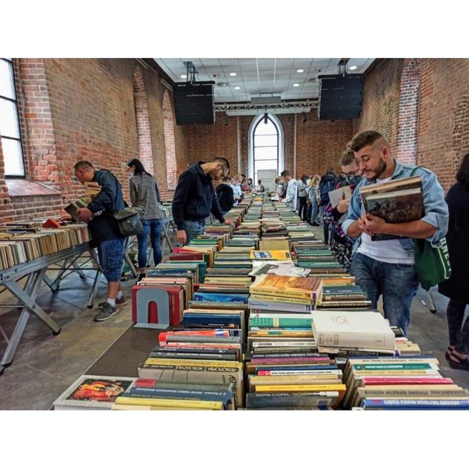 Podaruj drugie życie książkom: biblioteczny kiermasz 