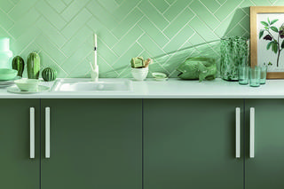 Efektowna ściana nad blatem kuchennym