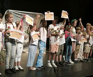 Spektakl na zakończenie warsztatów teatralnych w Teatrze Miejskim w Lesznie 