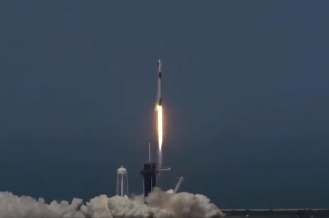 SpaceX i NASA - astronauci na podbudkę wybrali rockowe granie! Czego słuchali na pokładzie kapsuły? 