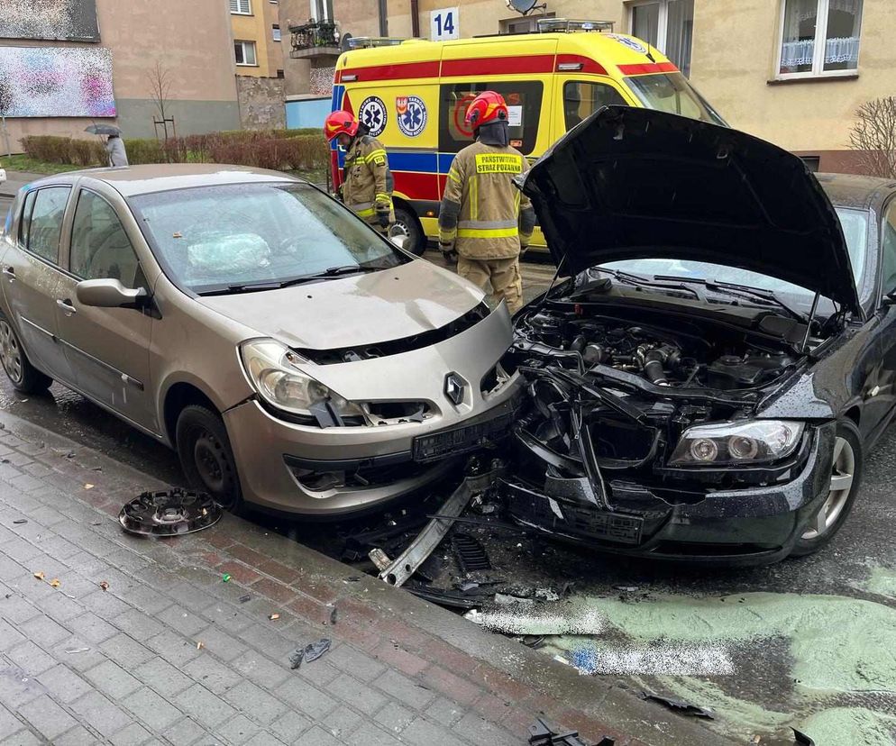 19-latek stracił panowanie nad bmw i uderzył w renault. Prawo jazdy miał dwa tygodnie