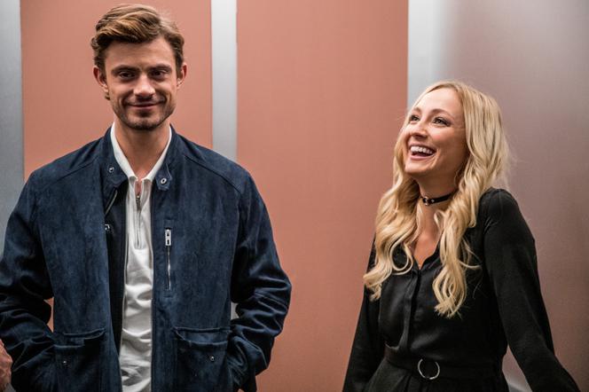 Papiery na szczęście, odcinek 8, Adam (Jakub Sasak), Sandra (Weronika Malik)