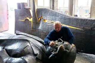 Zabrze: Stawiają pomnik Zbigniewa Religi ZDJĘCIA