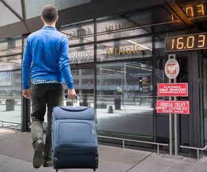 Awantura na lotnisku w Krakowie! Pasażer spóźnił się na lot o 5 sekund i nie został wpuszczony na pokład