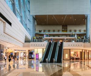 Sklepy w Wielką Sobotę 2023 otwarte KRÓCEJ. O tym trzeba pamiętać!